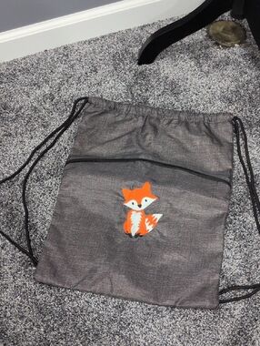 thirty-one Gray Drawstring Bag with Orange Fox